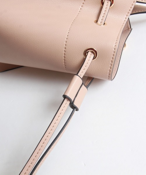 tocco closet(トッコ クローゼット)の「ドロスト付きマルチWAYフェイクレザー軽量トートバッグ(ショルダーバッグ・レディース・ピンクベージュ/ベージュ系その他/グレイッシュベージュ/グレー・FREE)」の21枚目の写真