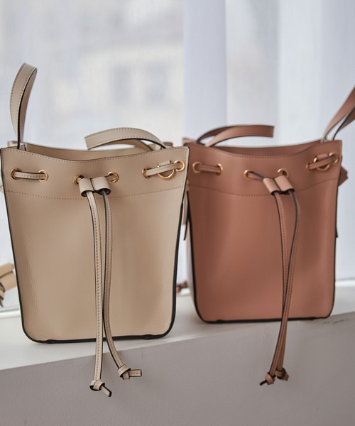 tocco closet(トッコ クローゼット)の「ドロスト付きマルチWAYフェイクレザー軽量トートバッグ(ショルダーバッグ・レディース・ピンクベージュ/ベージュ系その他/グレイッシュベージュ/グレー・FREE)」の22枚目の写真