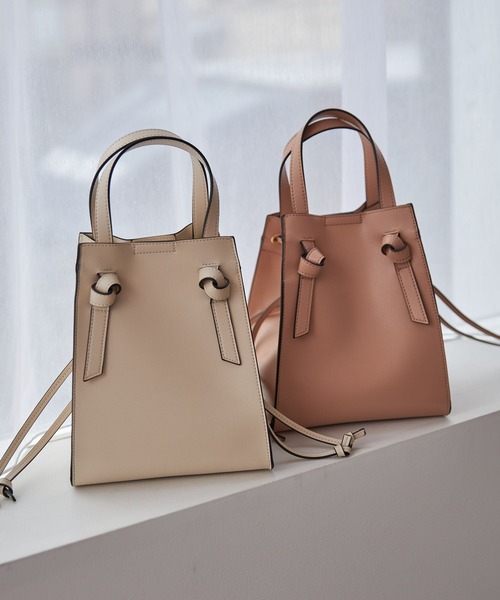 tocco closet(トッコ クローゼット)の「ドロスト付きマルチWAYフェイクレザー軽量トートバッグ(ショルダーバッグ・レディース・ピンクベージュ/ベージュ系その他/グレイッシュベージュ/グレー・FREE)」の7枚目の写真