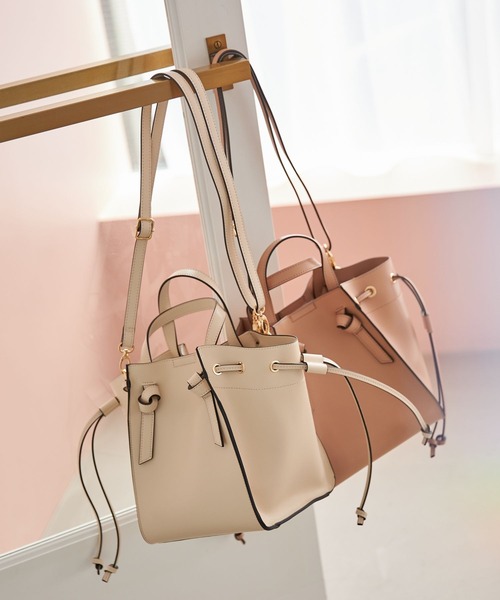 tocco closet(トッコ クローゼット)の「ドロスト付きマルチWAYフェイクレザー軽量トートバッグ(ショルダーバッグ・レディース・ピンクベージュ/ベージュ系その他/グレイッシュベージュ/グレー・FREE)」の15枚目の写真