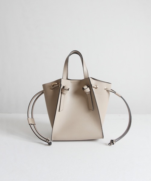 tocco ワンピースとFURULAショルダーバッグ