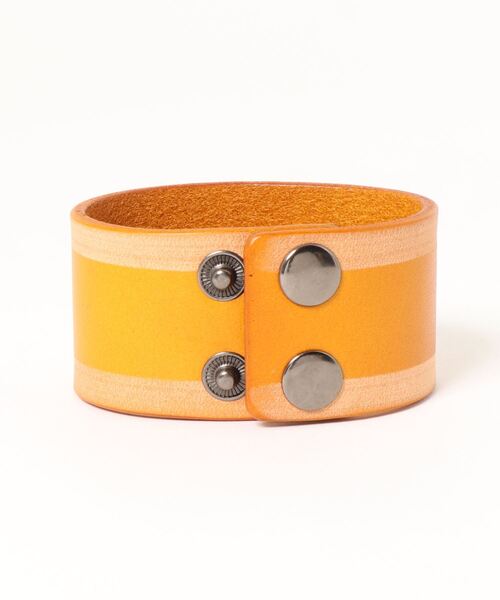 Fun & Daily(ファンアンドデイリー)の「F&D : Cow Leather Wide Bracelet(ブレスレット・メンズ・ブラウン/キャメル/ブラック・FREE)」の4枚目の写真