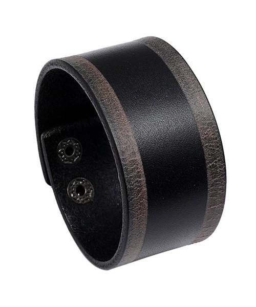 Fun & Daily(ファンアンドデイリー)の「F&D : Cow Leather Wide Bracelet(ブレスレット・メンズ・ブラウン/キャメル/ブラック・FREE)」の8枚目の写真