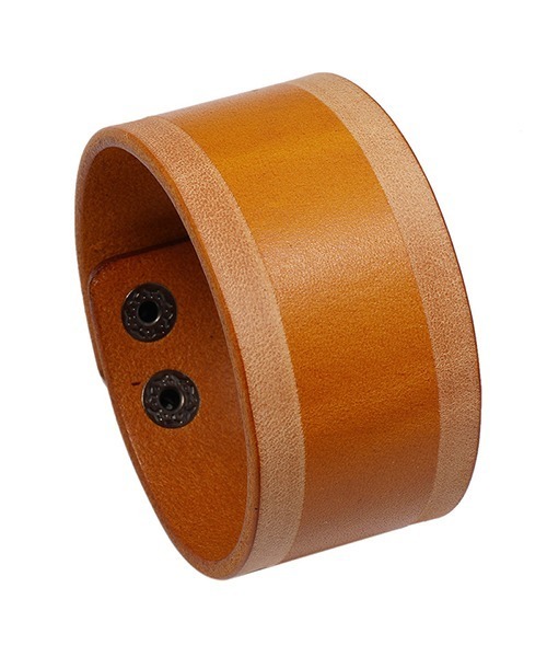 Fun & Daily(ファンアンドデイリー)の「F&D : Cow Leather Wide Bracelet(ブレスレット・メンズ・ブラウン/キャメル/ブラック・FREE)」の9枚目の写真