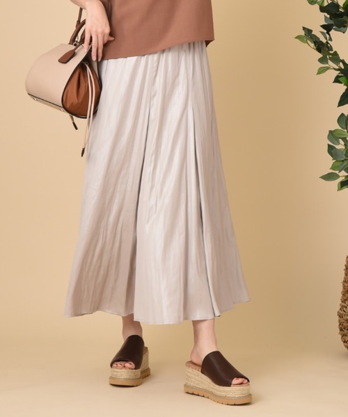 INTERPLANET(インタープラネット)の「レザーライクサテンスカート(スカート・レディース・グリーン/モカ/グレイッシュベージュ・FREE)」の1枚目の写真