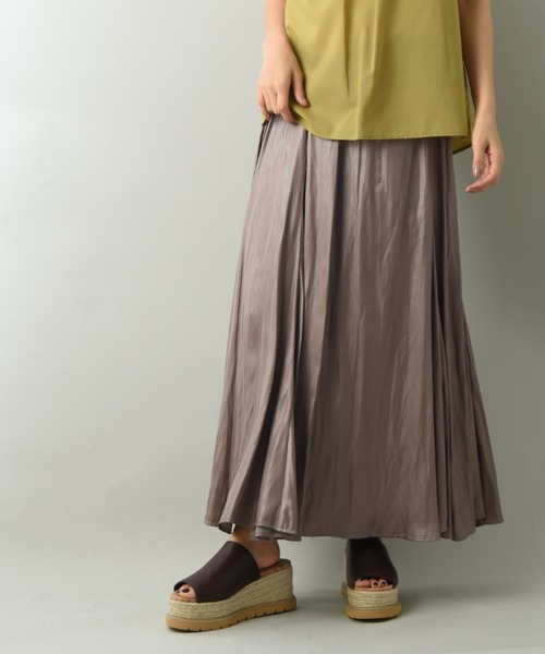 INTERPLANET(インタープラネット)の「レザーライクサテンスカート(スカート・レディース・グリーン/モカ/グレイッシュベージュ・FREE)」の2枚目の写真