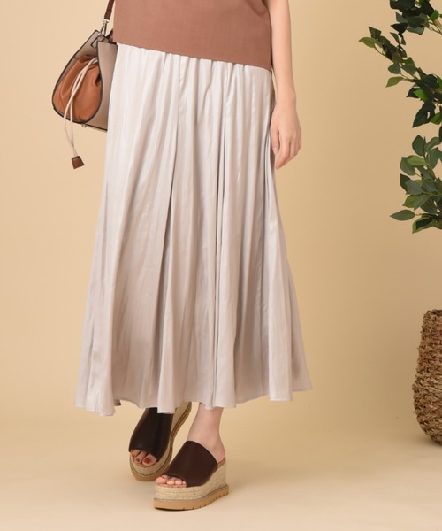 INTERPLANET(インタープラネット)の「レザーライクサテンスカート(スカート・レディース・グリーン/モカ/グレイッシュベージュ・FREE)」の8枚目の写真