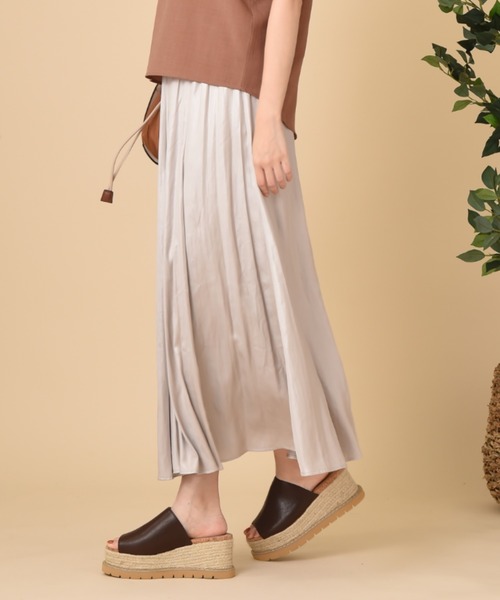 INTERPLANET(インタープラネット)の「レザーライクサテンスカート(スカート・レディース・グリーン/モカ/グレイッシュベージュ・FREE)」の9枚目の写真