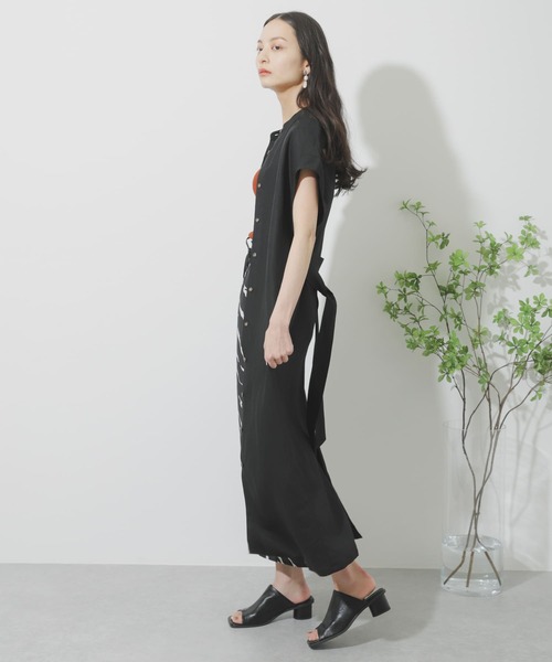 SENSE OF PLACE by URBAN RESEARCH（センスオブプレイスバイアーバンリサーチ）の「バンドカラーシャツワンピース（ワンピース・レディース・オフホワイト/ブラック/イエロー/グレー・ONE）」の11枚目の写真