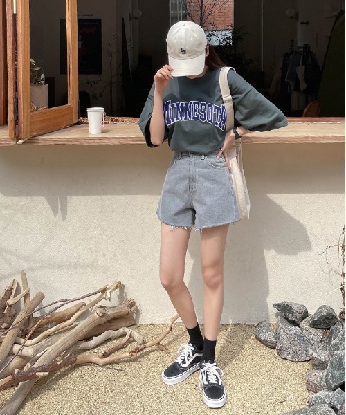SONA（ソナ）の「SONYUNARA MINNESOTA配色刺繍ポイント半袖Ｔシャツ（Tシャツ/カットソー・レディース・ライトグレー/ブラック/ダークグリーン/パープル/ピンク/ブルー・FREE）」の7枚目の写真