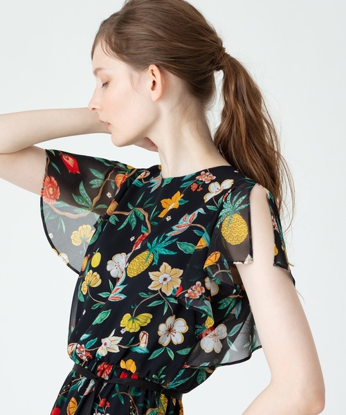 allureville（アルアバイル）の「ボタニカルフルーツプリントラッフル  