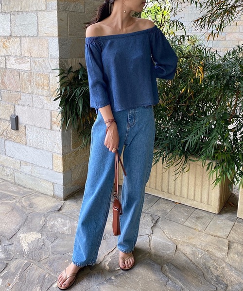 StyleSea（スタイルシー）の「レーヨンデニムオフショルダートップス（シャツ/ブラウス・レディース・サックスブルー/ブルー・FREE）」の4枚目の写真