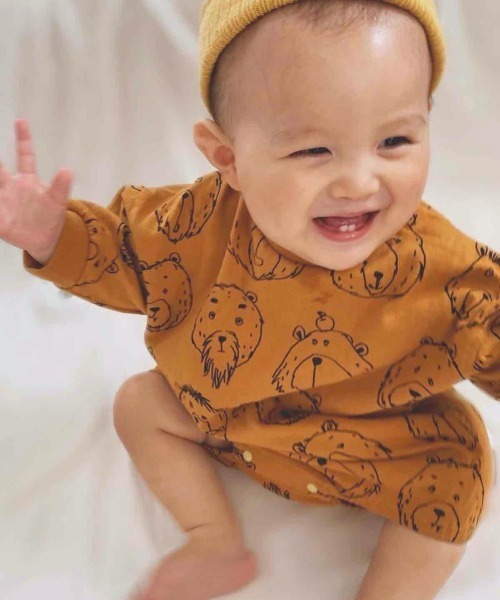 MAKE YOUR DAY(メイクユアデイ)の「くま総柄ロンパース■70.80cm(ロンパース・キッズ・キャメル/ブラウン・70/80)」の2枚目の写真