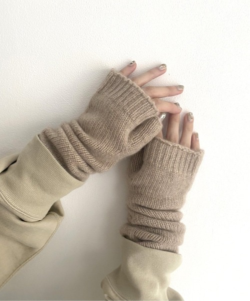 SLOBE IENA（スローブイエナ）の「【WILLIAM BRUNTON/ウィリアム ブラントン】Cashmere Plain グローブ◆（手袋・レディース・ベージュ/ブラック/グレー・FREE）」の3枚目の写真