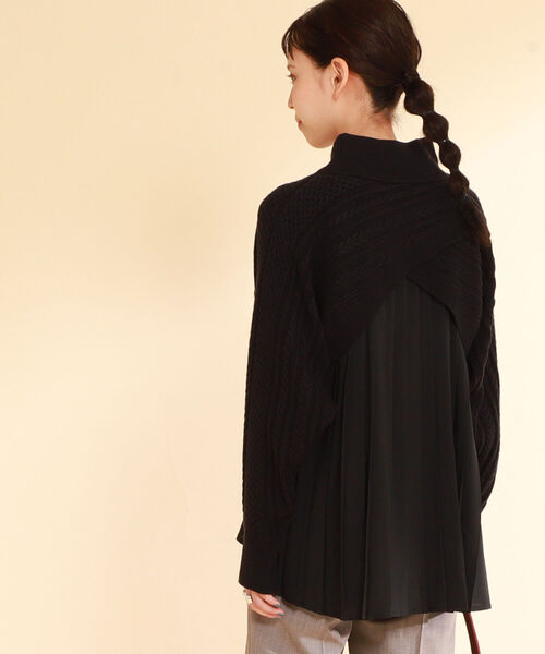 Ray BEAMS(レイビームス)の「Ray BEAMS / ケーブル バック プリーツ ハイネック ニット(ニット/セーター・レディース・オフホワイト/ブラック/ベージュ・ONE SIZE)」の16枚目の写真