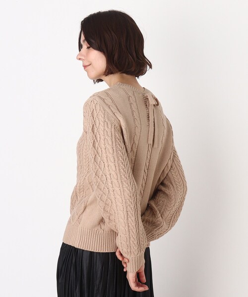 DRESKIP（ドレスキップ）の「◆バックリボンケ－ブルニット（ニット/セーター・レディース・オフホワイト/ライトベージュ/グリーン系/パープル系・02/03/04）」の2枚目の写真