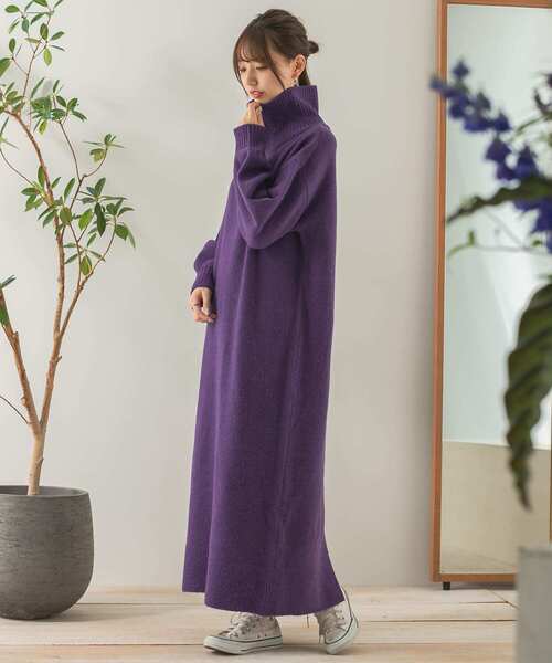 ITEMS URBANRESEARCH（アイテムズ アーバンリサーチ）の「タートルネックニットワンピース（ワンピース・レディース・ブラウン/パープル/ベージュ/チャコールグレー・FREE）」の8枚目の写真