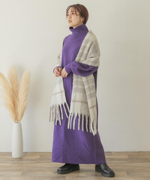 ITEMS URBANRESEARCH（アイテムズ アーバンリサーチ）の「タートルネックニットワンピース（ワンピース・レディース・ブラウン/パープル/ベージュ/チャコールグレー・FREE）」の10枚目の写真