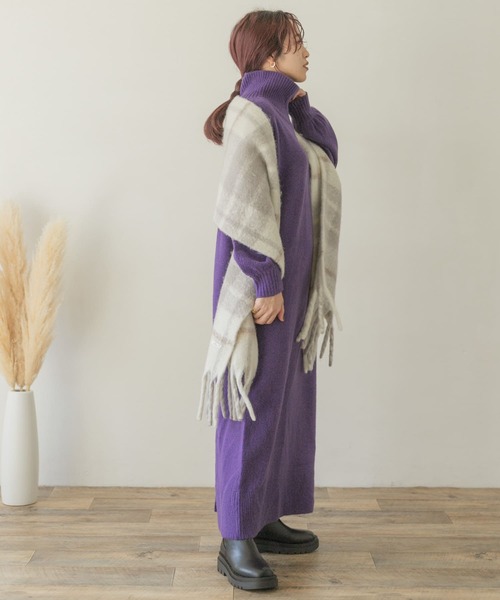 ITEMS URBANRESEARCH（アイテムズ アーバンリサーチ）の「タートルネックニットワンピース（ワンピース・レディース・ブラウン/パープル/ベージュ/チャコールグレー・FREE）」の12枚目の写真