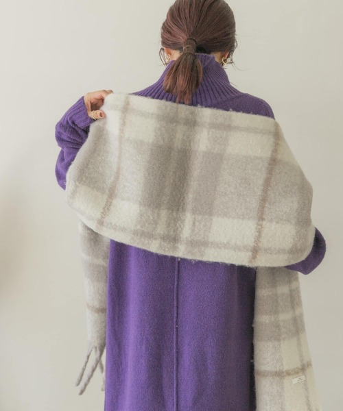 ITEMS URBANRESEARCH（アイテムズ アーバンリサーチ）の「タートルネックニットワンピース（ワンピース・レディース・ブラウン/パープル/ベージュ/チャコールグレー・FREE）」の14枚目の写真