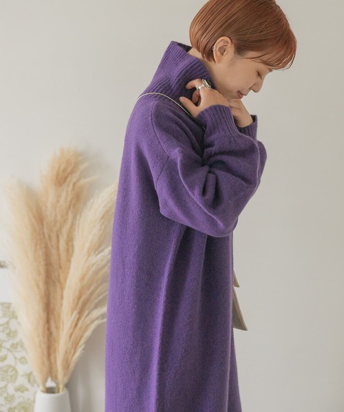ITEMS URBANRESEARCH（アイテムズ アーバンリサーチ）の「タートルネックニットワンピース（ワンピース・レディース・ブラウン/パープル/ベージュ/チャコールグレー・FREE）」の18枚目の写真