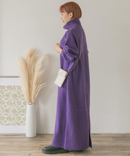 ITEMS URBANRESEARCH（アイテムズ アーバンリサーチ）の「タートルネックニットワンピース（ワンピース・レディース・ブラウン/パープル/ベージュ/チャコールグレー・FREE）」の22枚目の写真