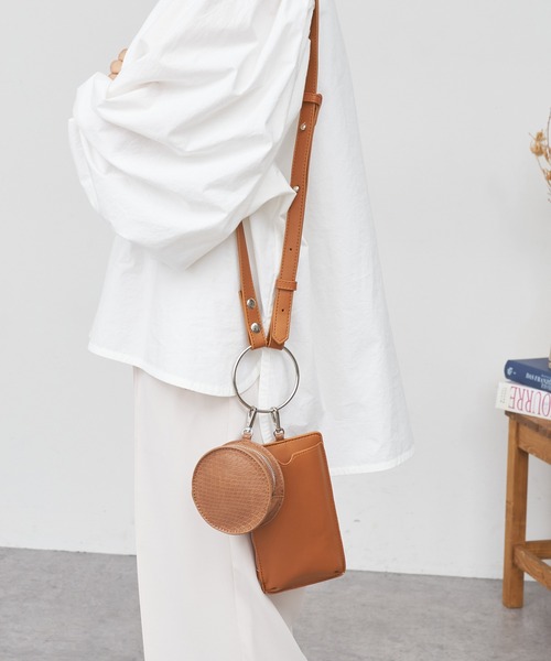 BONbazaar（ボンバザール）の「《おススメ》リングショルダーバッグ（ショルダーバッグ・レディース・ブラック/モカ/サックスブルー/オレンジ/アイボリー/グレイッシュベージュ・FREE）」の6枚目の写真