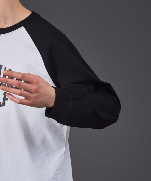 SUPERTHANKS（スーパーサンクス）の「【SUPERTHANKS / スーパーサンクス】別注 カレッジ ロゴ ラグラン オーバーサイズ ロンT（Tシャツ/カットソー・メンズ・ブラック/グリーン/グレイッシュベージュ・46/48）」の11枚目の写真