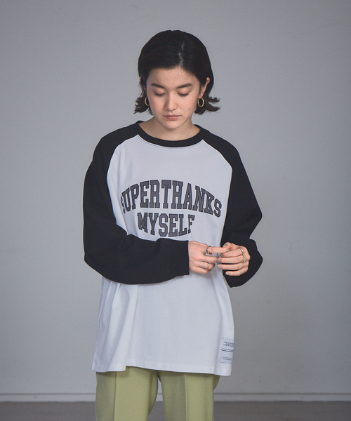 SUPERTHANKS（スーパーサンクス）の「【SUPERTHANKS / スーパーサンクス】別注 カレッジ ロゴ ラグラン オーバーサイズ ロンT（Tシャツ/カットソー・メンズ・ブラック/グリーン/グレイッシュベージュ・46/48）」の20枚目の写真