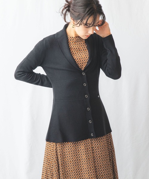 NARACAMICIE（ナラカミーチェ）の「ペプラムカーディガン（カーディガン/ボレロ・レディース・ブラック/イエロー/ブルー・LARGE/MEDIUM）」の2枚目の写真