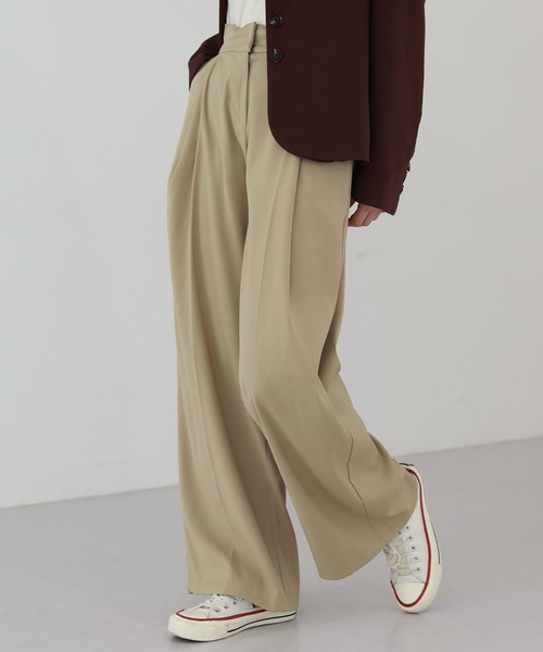 by muni:r（バイ ムニール）の「ゆらゆらフィット ロング ワイド ピンタック スラックス（スラックス・レディース・ブラック/ベージュ/ブラウン・SMALL/MEDIUM）」の3枚目の写真