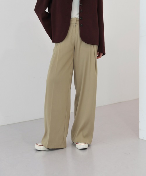 by muni:r（バイ ムニール）の「ゆらゆらフィット ロング ワイド ピンタック スラックス（スラックス・レディース・ブラック/ベージュ/ブラウン・SMALL/MEDIUM）」の7枚目の写真