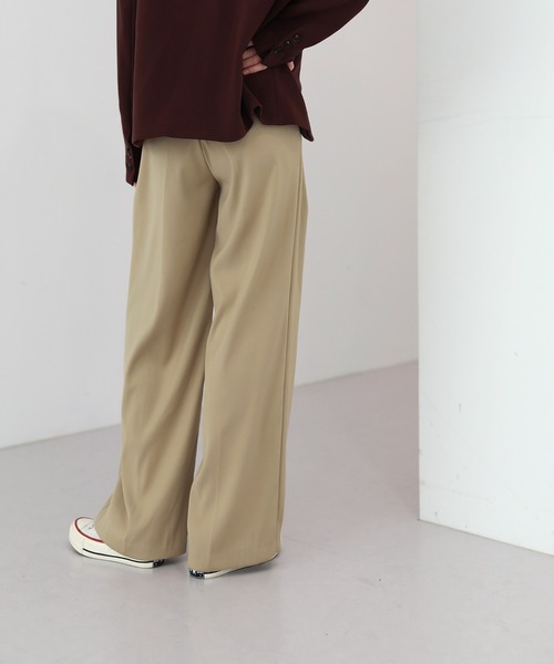 by muni:r（バイ ムニール）の「ゆらゆらフィット ロング ワイド ピンタック スラックス（スラックス・レディース・ブラック/ベージュ/ブラウン・SMALL/MEDIUM）」の9枚目の写真