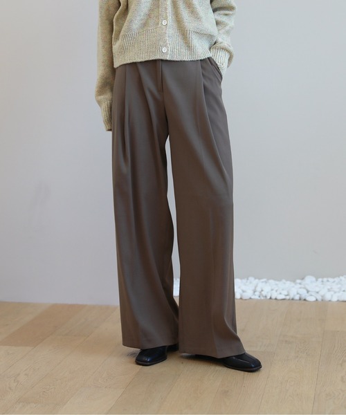 by muni:r（バイ ムニール）の「ゆらゆらフィット ロング ワイド ピンタック スラックス（スラックス・レディース・ブラック/ベージュ/ブラウン・SMALL/MEDIUM）」の14枚目の写真