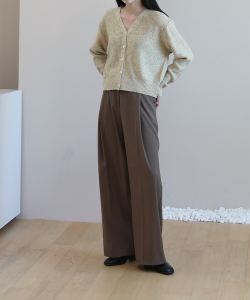 by muni:r（バイ ムニール）の「ゆらゆらフィット ロング ワイド ピンタック スラックス（スラックス・レディース・ブラック/ベージュ/ブラウン・SMALL/MEDIUM）」の17枚目の写真