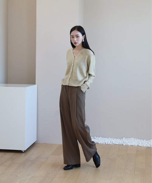 by muni:r（バイ ムニール）の「ゆらゆらフィット ロング ワイド ピンタック スラックス（スラックス・レディース・ブラック/ベージュ/ブラウン・SMALL/MEDIUM）」の18枚目の写真