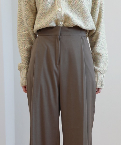 by muni:r（バイ ムニール）の「ゆらゆらフィット ロング ワイド ピンタック スラックス（スラックス・レディース・ブラック/ベージュ/ブラウン・SMALL/MEDIUM）」の21枚目の写真