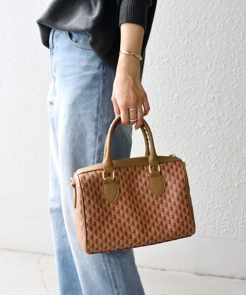 SHIPS(シップス)の「ホイップステッチハンドルミニボストン◆(ボストンバッグ・レディース・ブラック/ベージュ・ONE SIZE)」の1枚目の写真