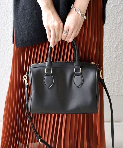 SHIPS(シップス)の「ホイップステッチハンドルミニボストン◆(ボストンバッグ・レディース・ブラック/ベージュ・ONE SIZE)」の20枚目の写真