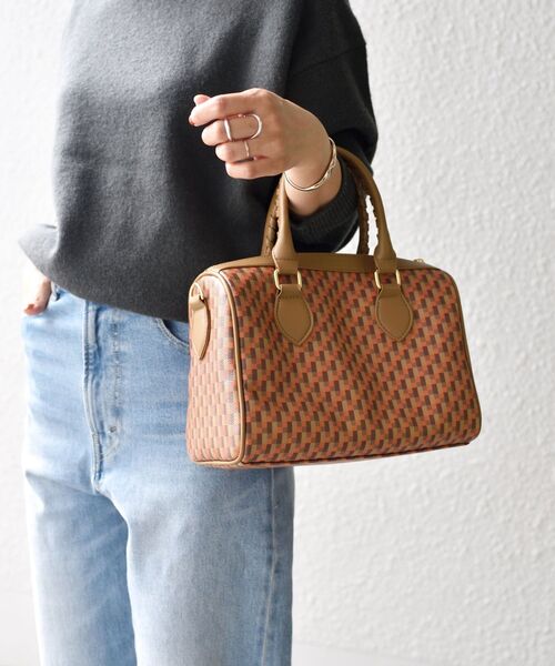 SHIPS(シップス)の「ホイップステッチハンドルミニボストン◆(ボストンバッグ・レディース・ブラック/ベージュ・ONE SIZE)」の8枚目の写真