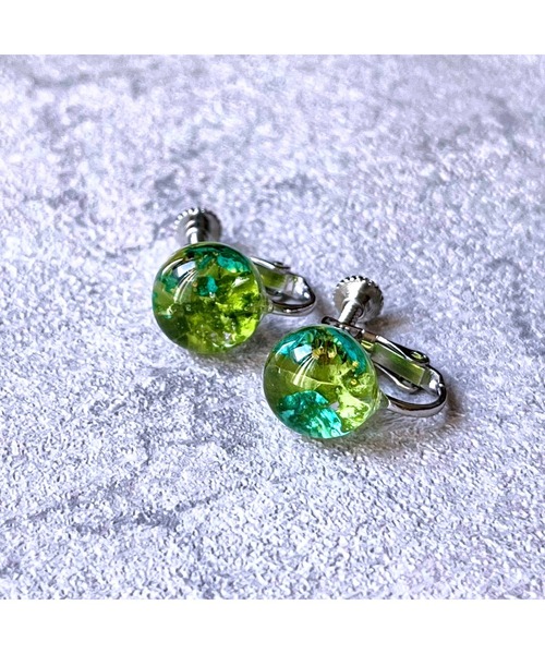 tone(トーン)の「【Willija】金属アレルギー対応《花景》フラワーイヤリング小(MA)(イヤリング・レディース・ホワイト/パープル/ブルー/グリーン系その他/グリーン系その他2/パープル系その他2/その他/ロイヤルブルー/バイオレット/ライム/アクア/オレンジ/グリーン/ローズ/レッド/ブラック/シルバー/ゴールド/グリーン系3/ブルー系2/グリーン系2/ブルー系1/グリーン系4/グリーン系5/ピンク系1/ピンク系3/ピンク系2/その他1・FREE)」の3枚目の写真