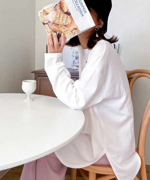 classicalelf(クラシカルエルフ)の「大人のシンプル。柔らかサイドスリットロングTee(Tシャツ/カットソー・レディース・グレイッシュベージュ/ブラック/ライトグレー/ホワイト・MEDIUM/LARGE/X-LARGE)」の1枚目の写真