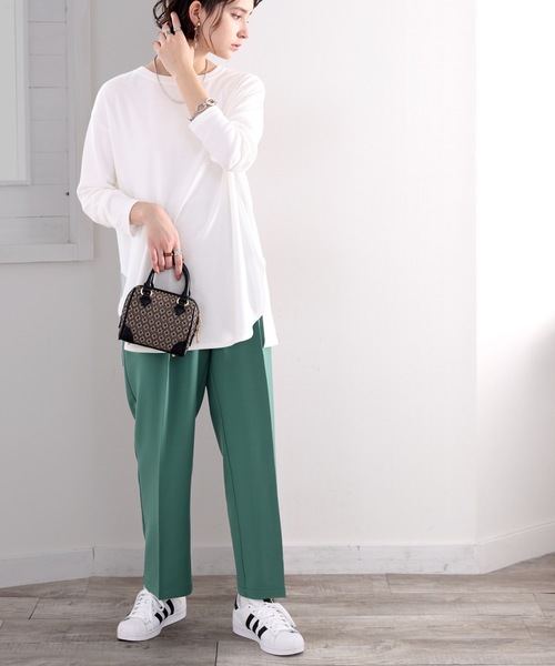 classicalelf(クラシカルエルフ)の「大人のシンプル。柔らかサイドスリットロングTee(Tシャツ/カットソー・レディース・グレイッシュベージュ/ブラック/ライトグレー/ホワイト・MEDIUM/LARGE/X-LARGE)」の7枚目の写真