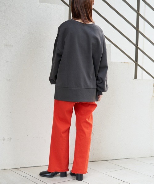 CIAOPANIC TYPY(チャオパニックティピー)の「カレッジロゴサイドスリットスウェット(スウェット・レディース・チャコールグレー/レッド/グリーン/アイボリー・ONE SIZE)」の17枚目の写真