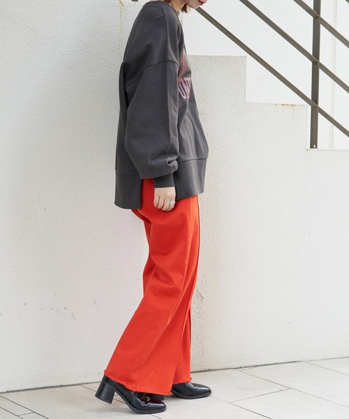 CIAOPANIC TYPY(チャオパニックティピー)の「カレッジロゴサイドスリットスウェット(スウェット・レディース・チャコールグレー/レッド/グリーン/アイボリー・ONE SIZE)」の18枚目の写真