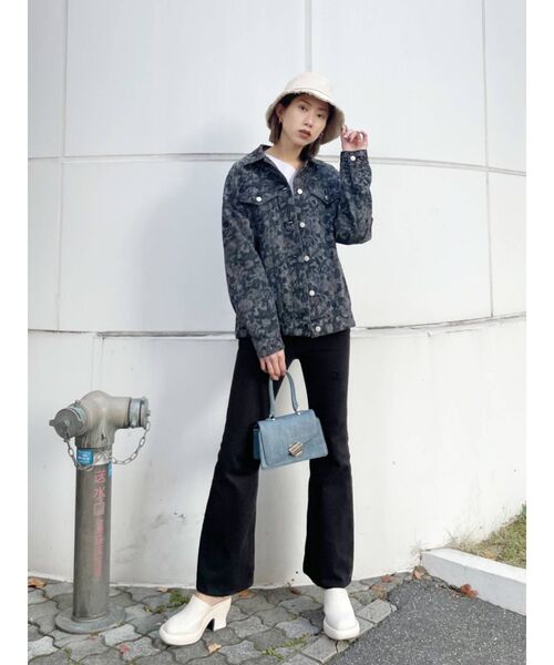 EMODA（エモダ）の「ワイドラウンドサボ（パンプス・レディース・ホワイト/グレー・SMALL/MEDIUM/LARGE）」の6枚目の写真