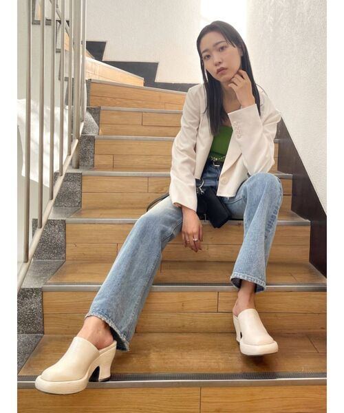 EMODA（エモダ）の「ワイドラウンドサボ（パンプス・レディース・ホワイト/グレー・SMALL/MEDIUM/LARGE）」の7枚目の写真