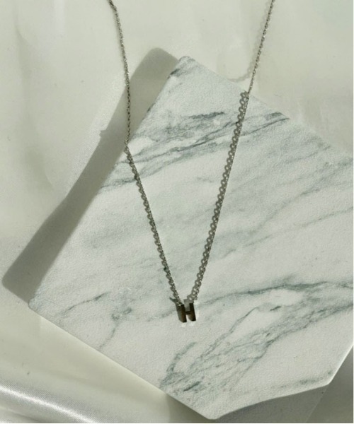 PairPair(ペアペア)の「イニシャルネックレス(ネックレス・レディース・A/H/K/M/N/R/S/Y・フリー)」の1枚目の写真