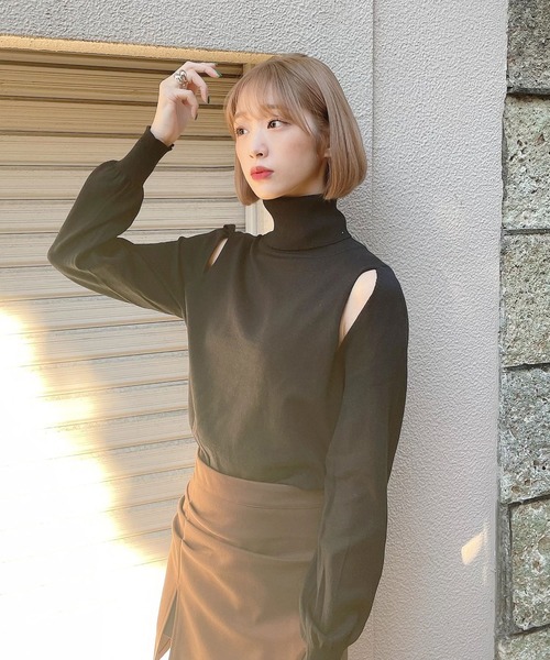 Voyage titty&Co.PETIT（ボヤージュティティアンドコープチ）の「【Voyage titty&Co.】アームスリットタートルニットトップス（ニット/セーター・レディース・ブラック・FREE）」の2枚目の写真