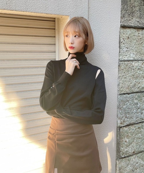 Voyage titty&Co.PETIT（ボヤージュティティアンドコープチ）の「【Voyage titty&Co.】アームスリットタートルニットトップス（ニット/セーター・レディース・ブラック・FREE）」の3枚目の写真